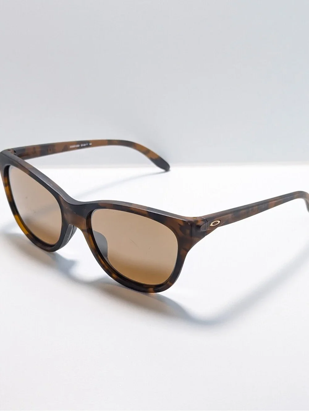 Oakley Hold Out OO9357-0355 Brown Gradient Tortoise Unisex Sunglasses 55-17-148